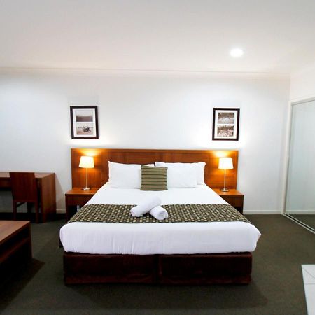 Chinchilla Downtown Motor Inn ภายนอก รูปภาพ