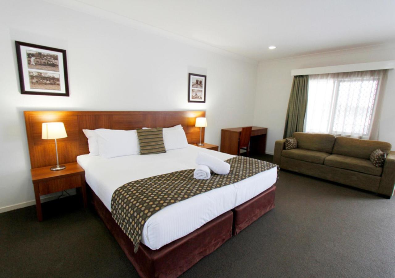 Chinchilla Downtown Motor Inn ภายนอก รูปภาพ