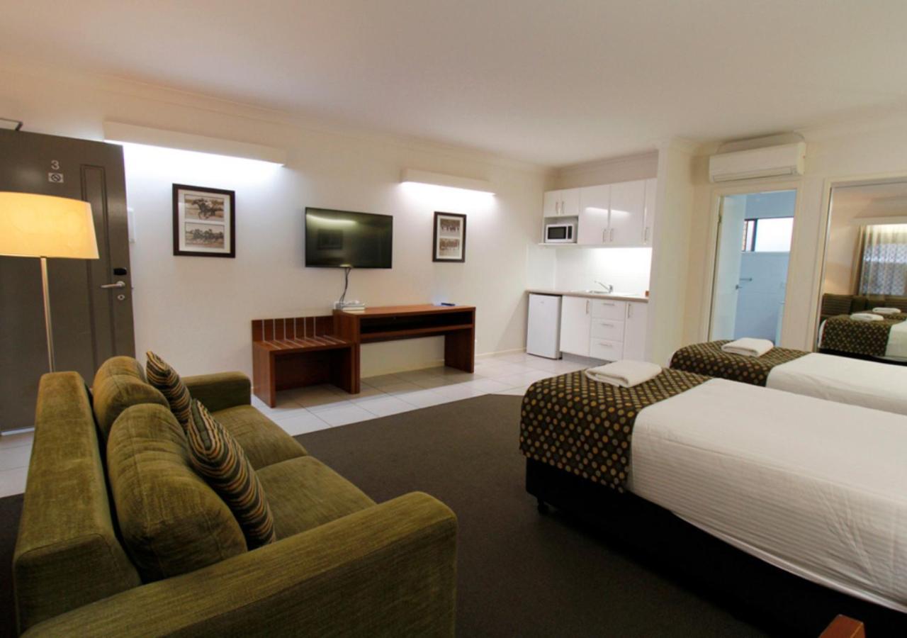 Chinchilla Downtown Motor Inn ภายนอก รูปภาพ