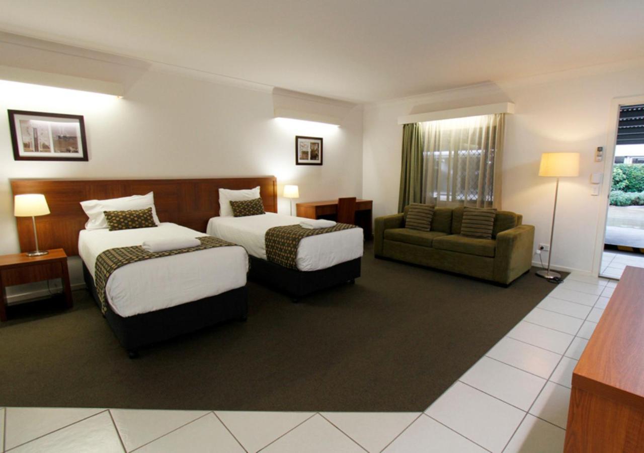 Chinchilla Downtown Motor Inn ภายนอก รูปภาพ