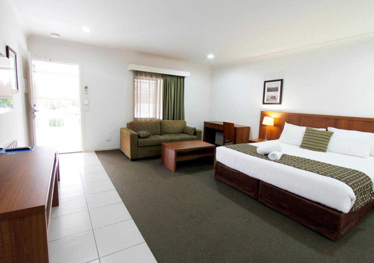 Chinchilla Downtown Motor Inn ภายนอก รูปภาพ