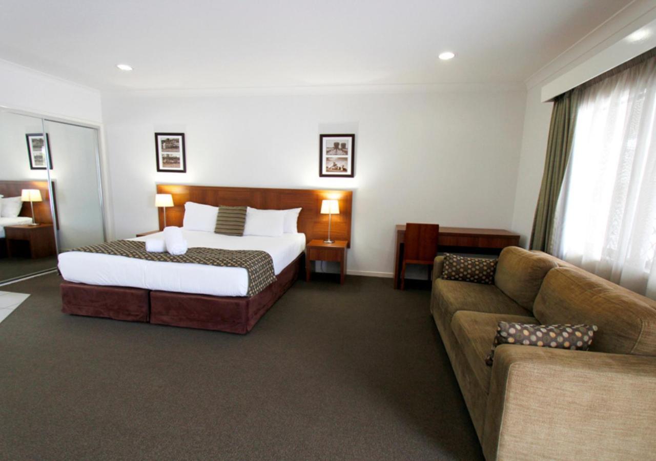 Chinchilla Downtown Motor Inn ภายนอก รูปภาพ