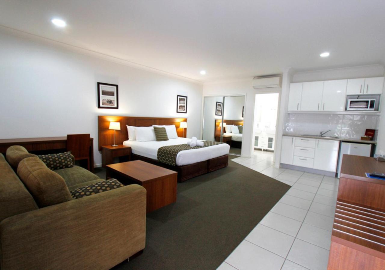 Chinchilla Downtown Motor Inn ภายนอก รูปภาพ