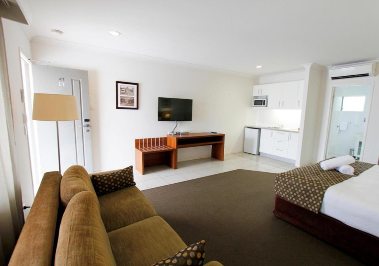 Chinchilla Downtown Motor Inn ภายนอก รูปภาพ