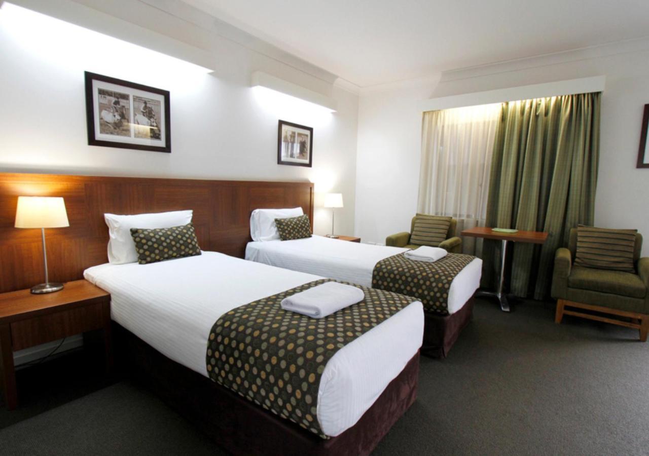 Chinchilla Downtown Motor Inn ภายนอก รูปภาพ