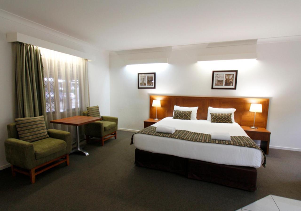 Chinchilla Downtown Motor Inn ภายนอก รูปภาพ