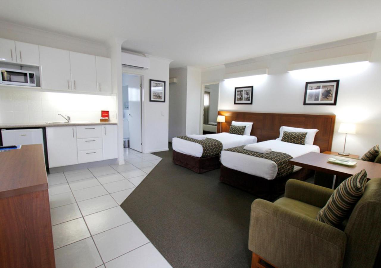 Chinchilla Downtown Motor Inn ภายนอก รูปภาพ