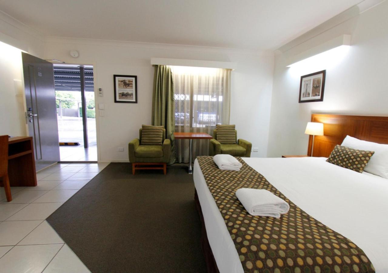 Chinchilla Downtown Motor Inn ภายนอก รูปภาพ
