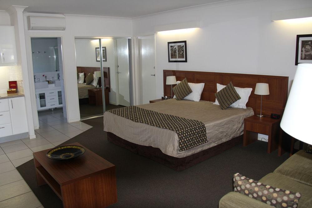 Chinchilla Downtown Motor Inn ภายนอก รูปภาพ