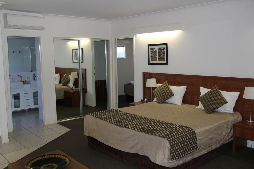 Chinchilla Downtown Motor Inn ภายนอก รูปภาพ