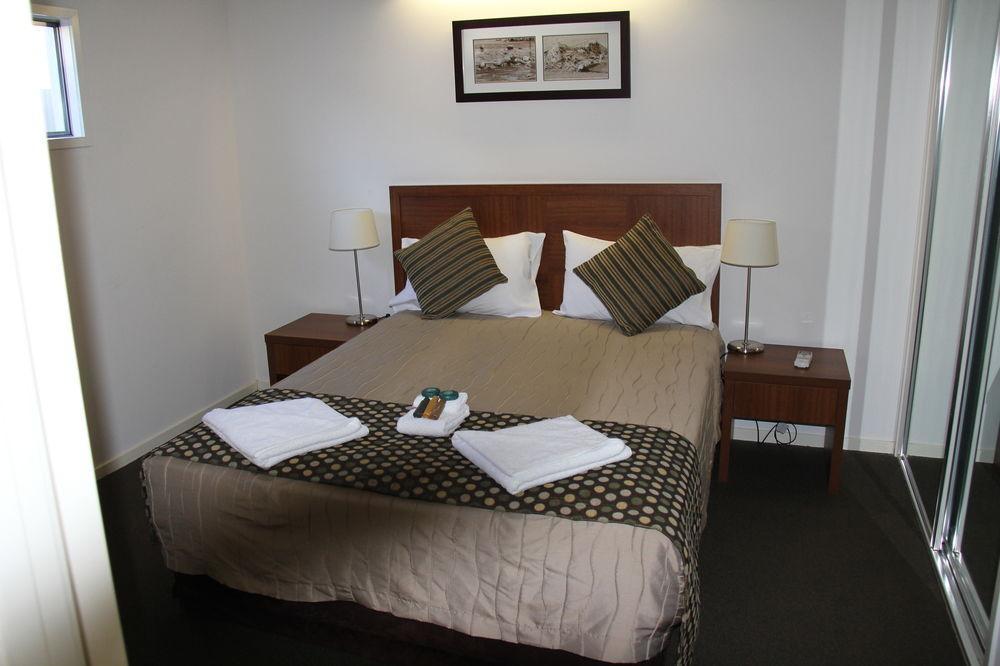 Chinchilla Downtown Motor Inn ภายนอก รูปภาพ