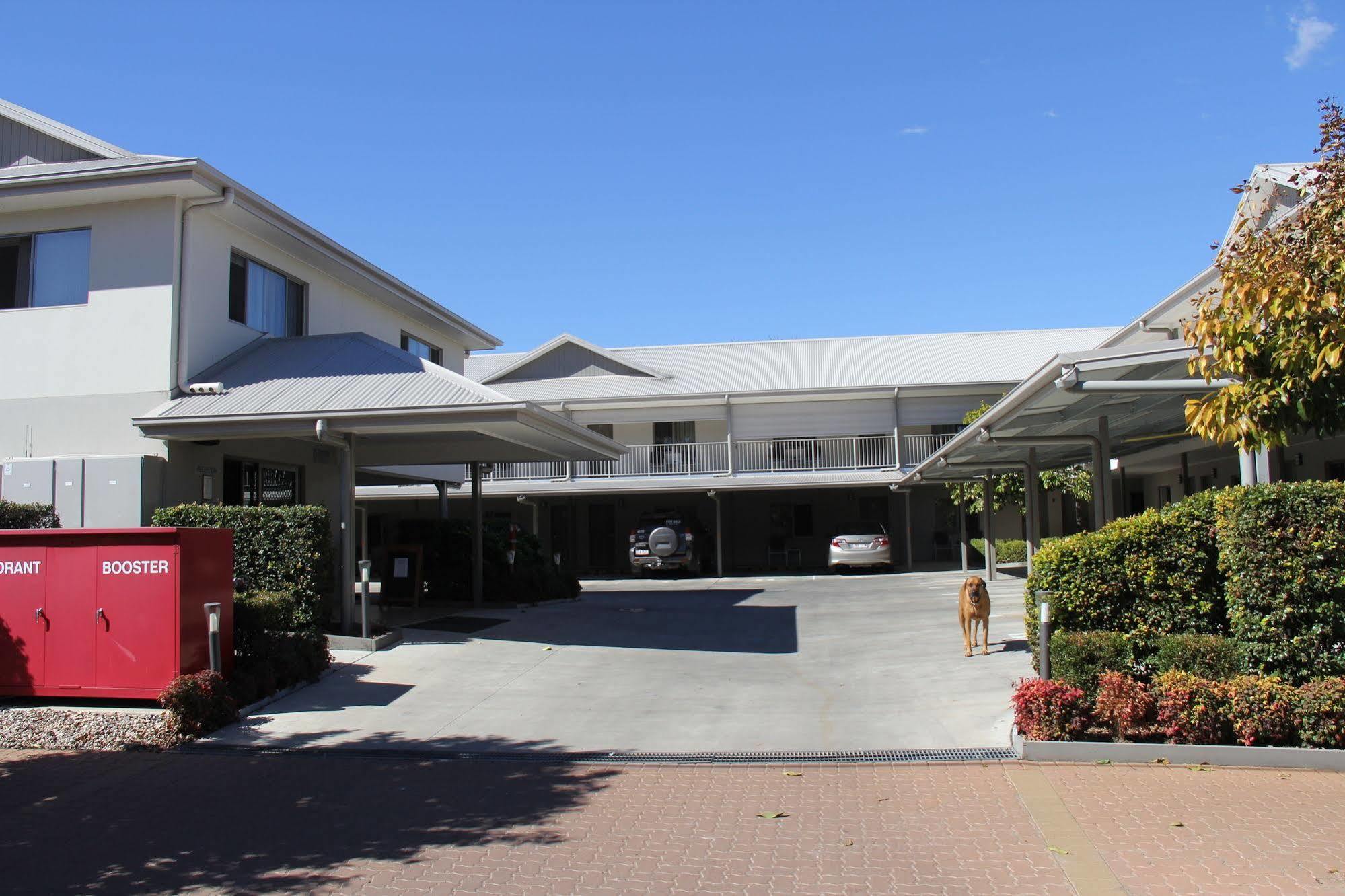 Chinchilla Downtown Motor Inn ภายนอก รูปภาพ