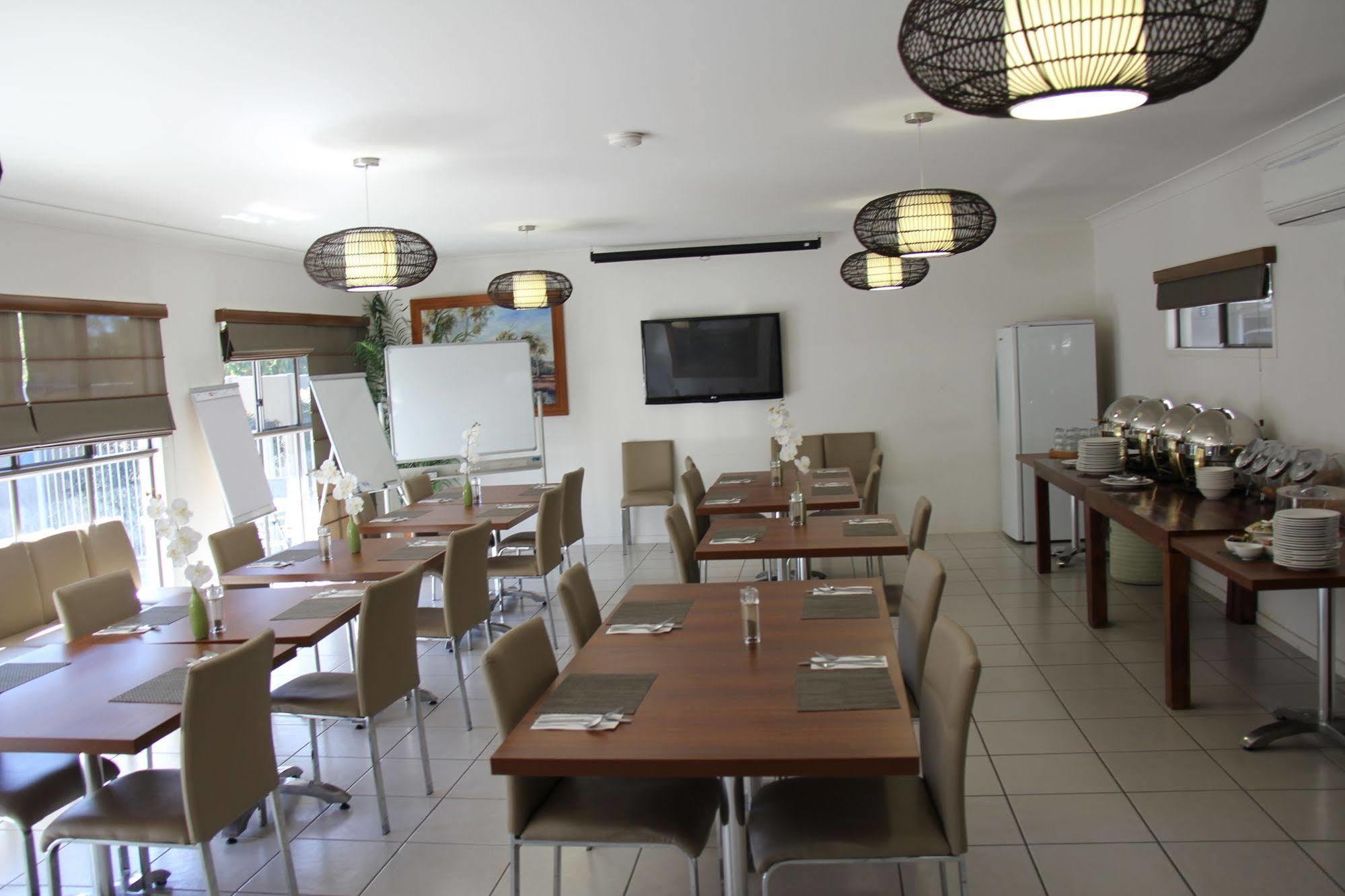 Chinchilla Downtown Motor Inn ภายนอก รูปภาพ