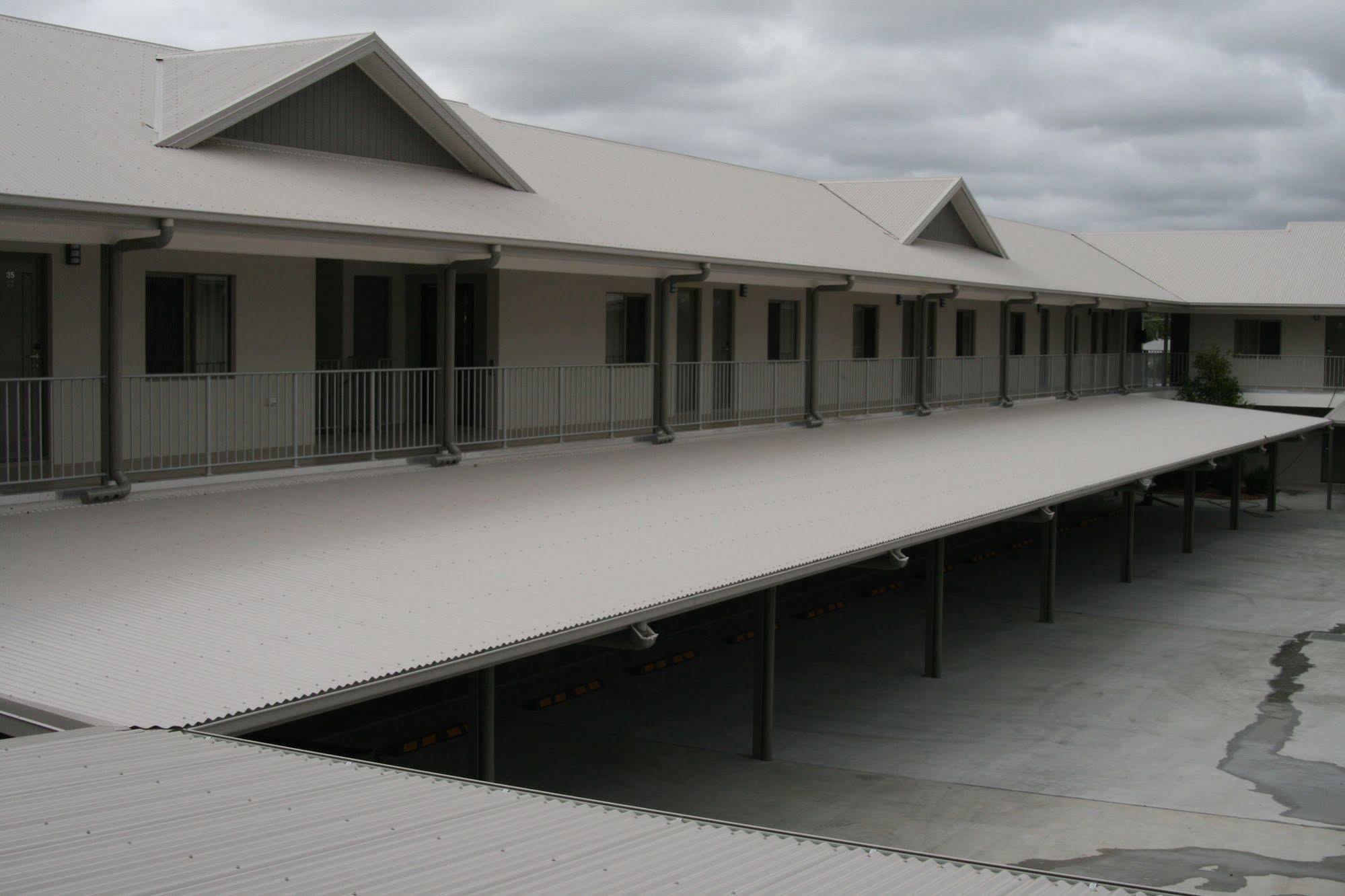 Chinchilla Downtown Motor Inn ภายนอก รูปภาพ